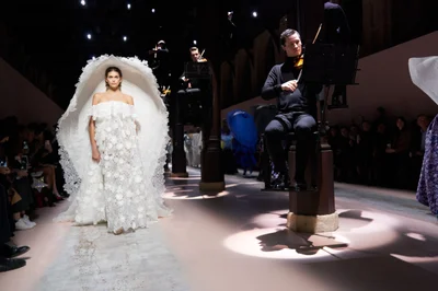 Look 16
